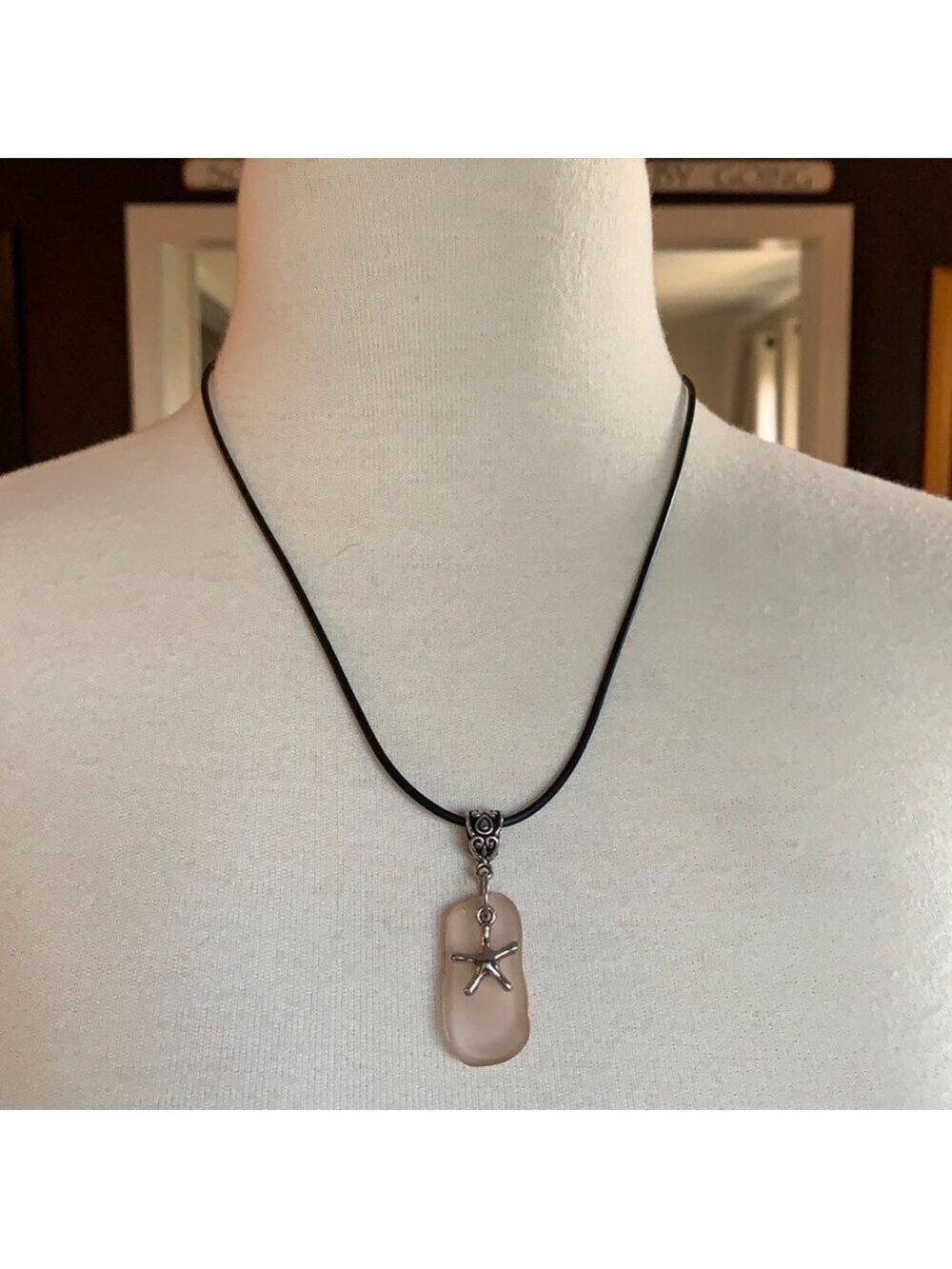 𝅺BEAUTIFUL Rose Sea glass Necklace with Silver Starfish Pendant Leather Rope